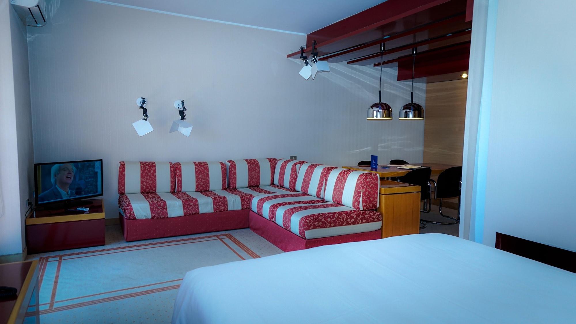 Excel Hotel Milano 3 Базильо Экстерьер фото