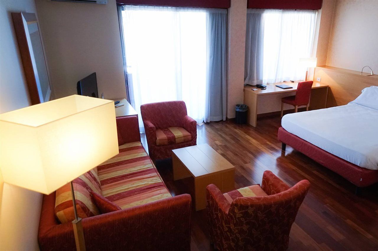 Excel Hotel Milano 3 Базильо Экстерьер фото